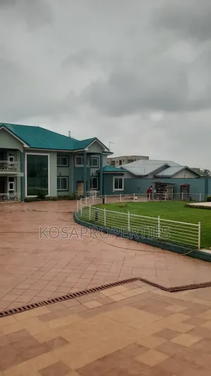 8bdrm House in Weija Medium for sale