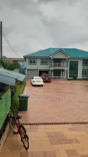 8bdrm House in Weija Medium for sale