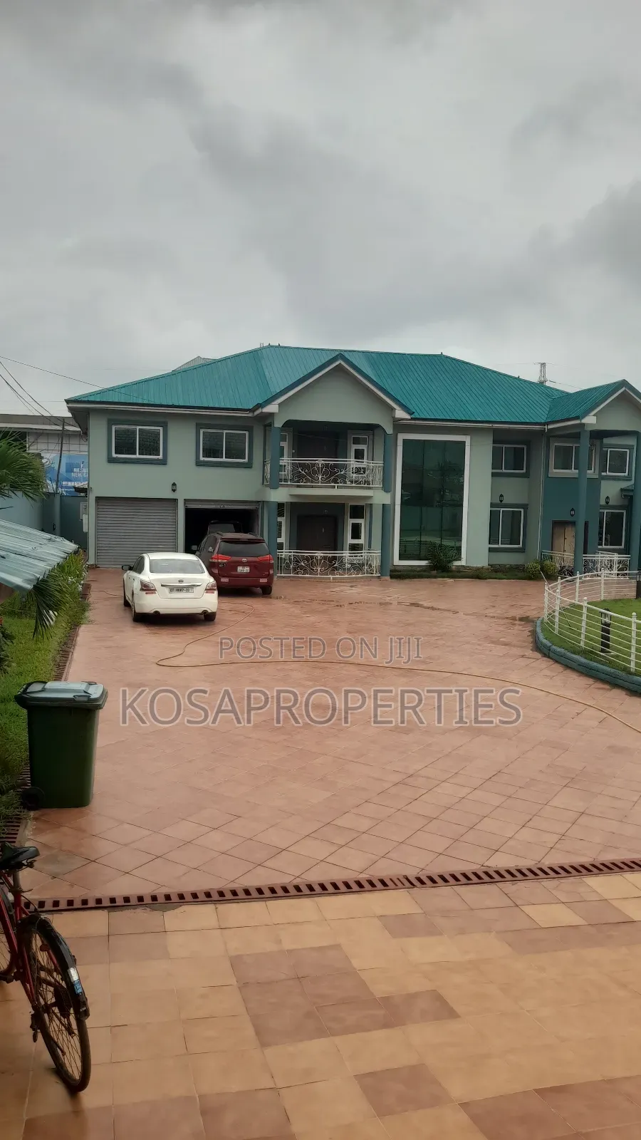 8bdrm House in Weija Medium for sale