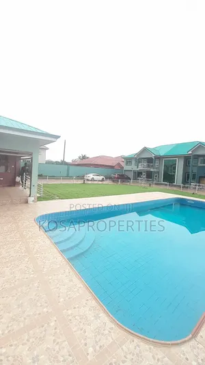8bdrm House in Weija Medium for sale