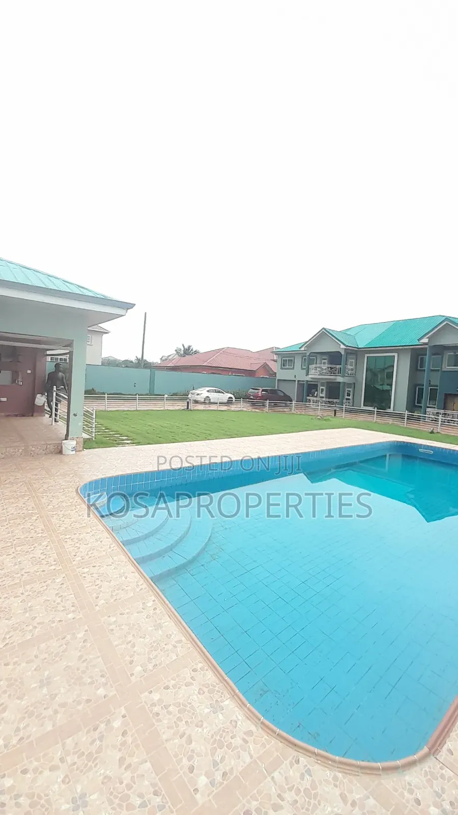 8bdrm House in Weija Medium for sale