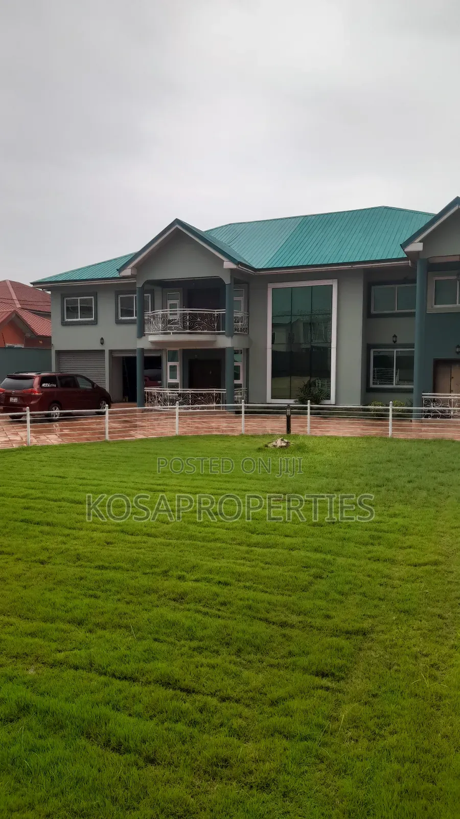 8bdrm House in Weija Medium for sale