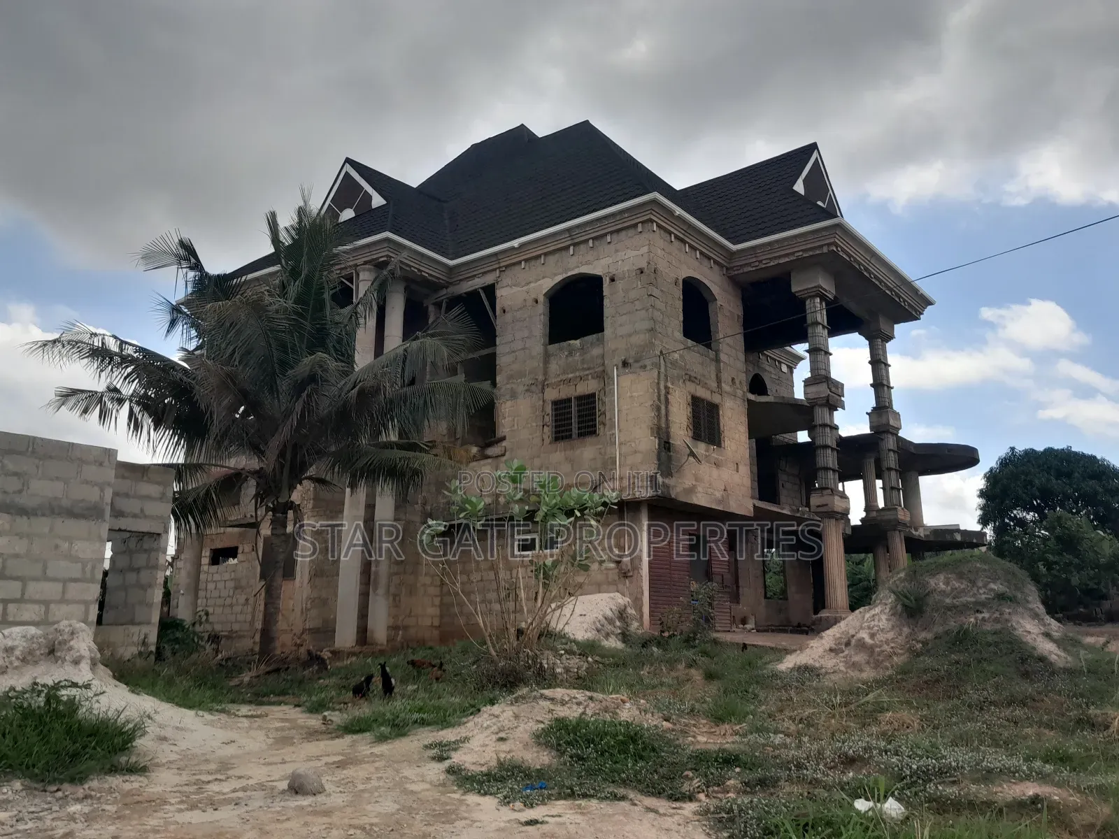15bdrm House in Bosore Saaman, Near, Kumasi Metropolitan for sale