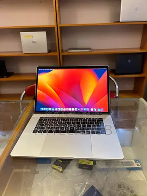 Laptop Apple MacBook Pro 2018 16GB Intel Core i7 SSD 512GB