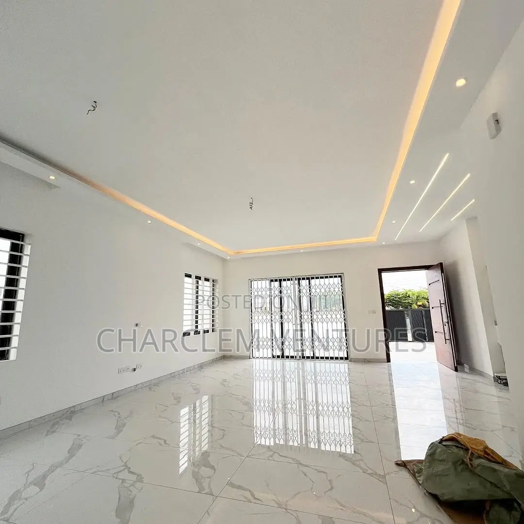 4bdrm House in Charclem Ventures, Sakumono for sale
