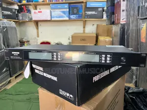 Shure Am-401 4-in-1 Wireless Microphone