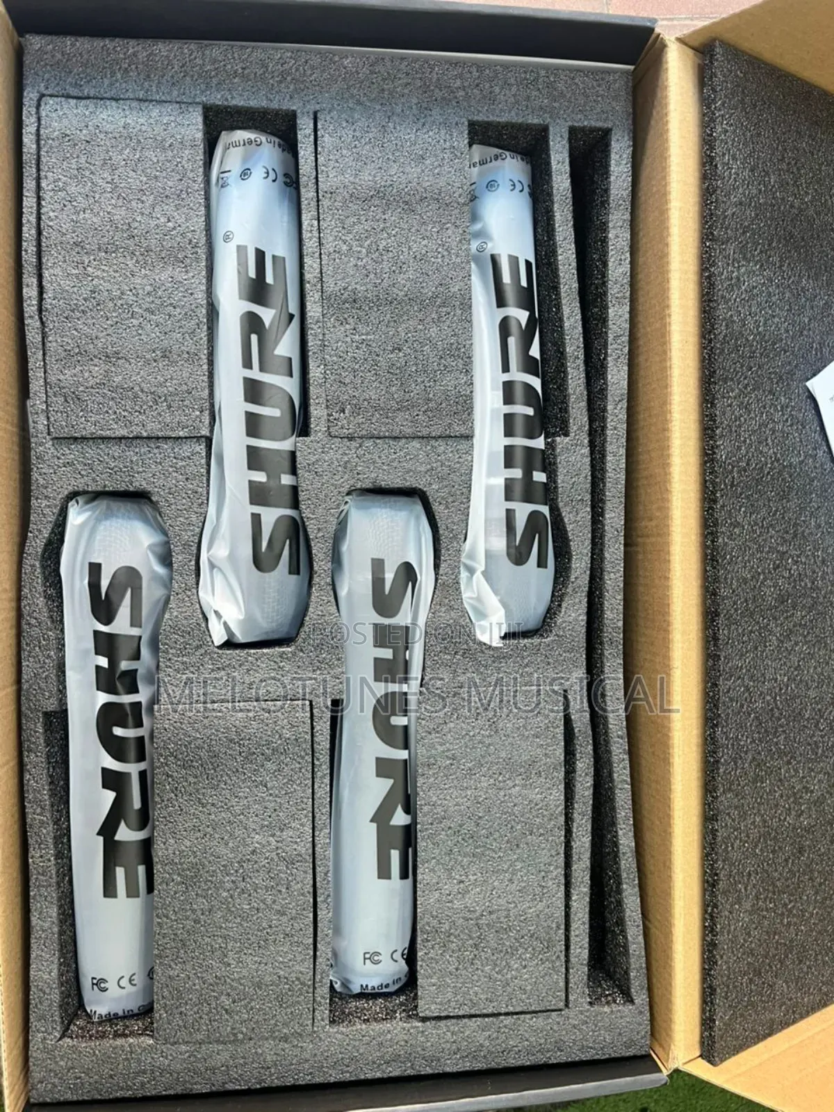 Shure Am-401 4-in-1 Wireless Microphone
