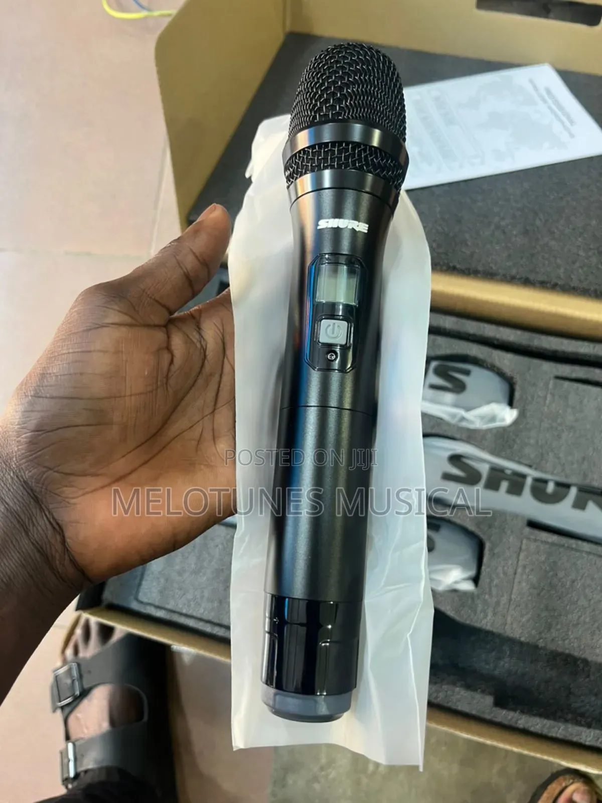 Shure Am-401 4-in-1 Wireless Microphone