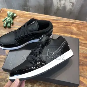 Jordan R1 Black and White