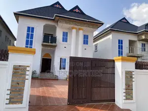 4bdrm Apartment in Four Bedrooms House., Kumasi Metropolitan for sale