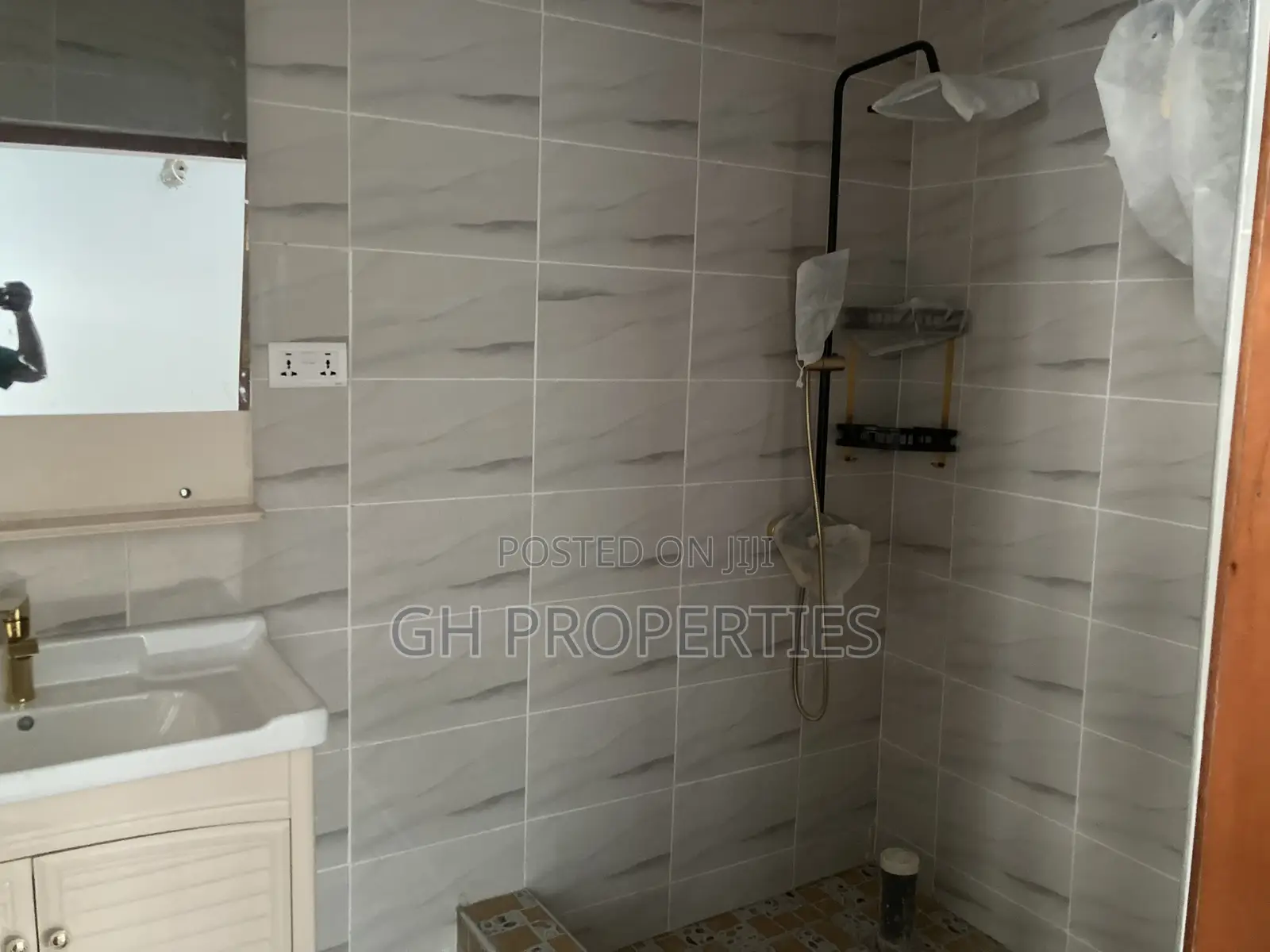4bdrm Apartment in Four Bedrooms House., Kumasi Metropolitan for sale