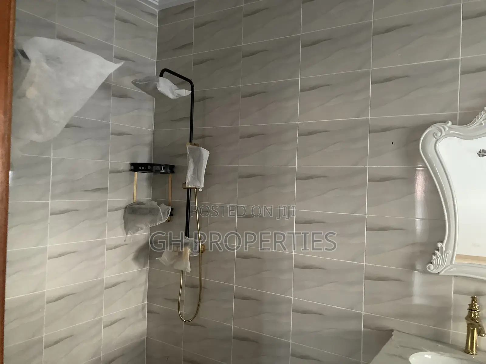 4bdrm Apartment in Four Bedrooms House., Kumasi Metropolitan for sale