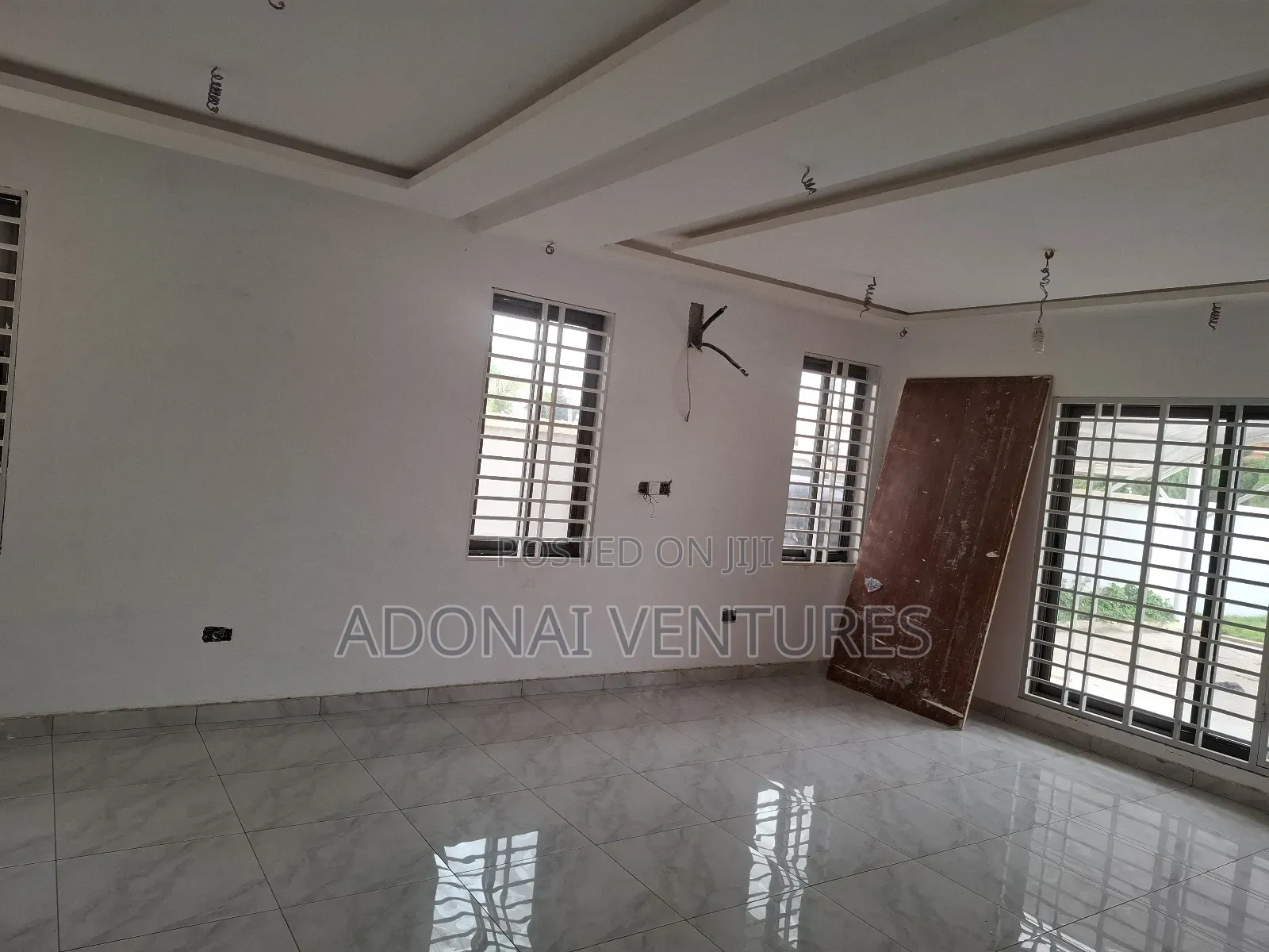 4bdrm House in Ahodwo  Parakou, Kumasi Metropolitan for sale