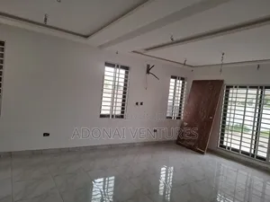 4bdrm House in Ahodwo  Parakou, Kumasi Metropolitan for sale