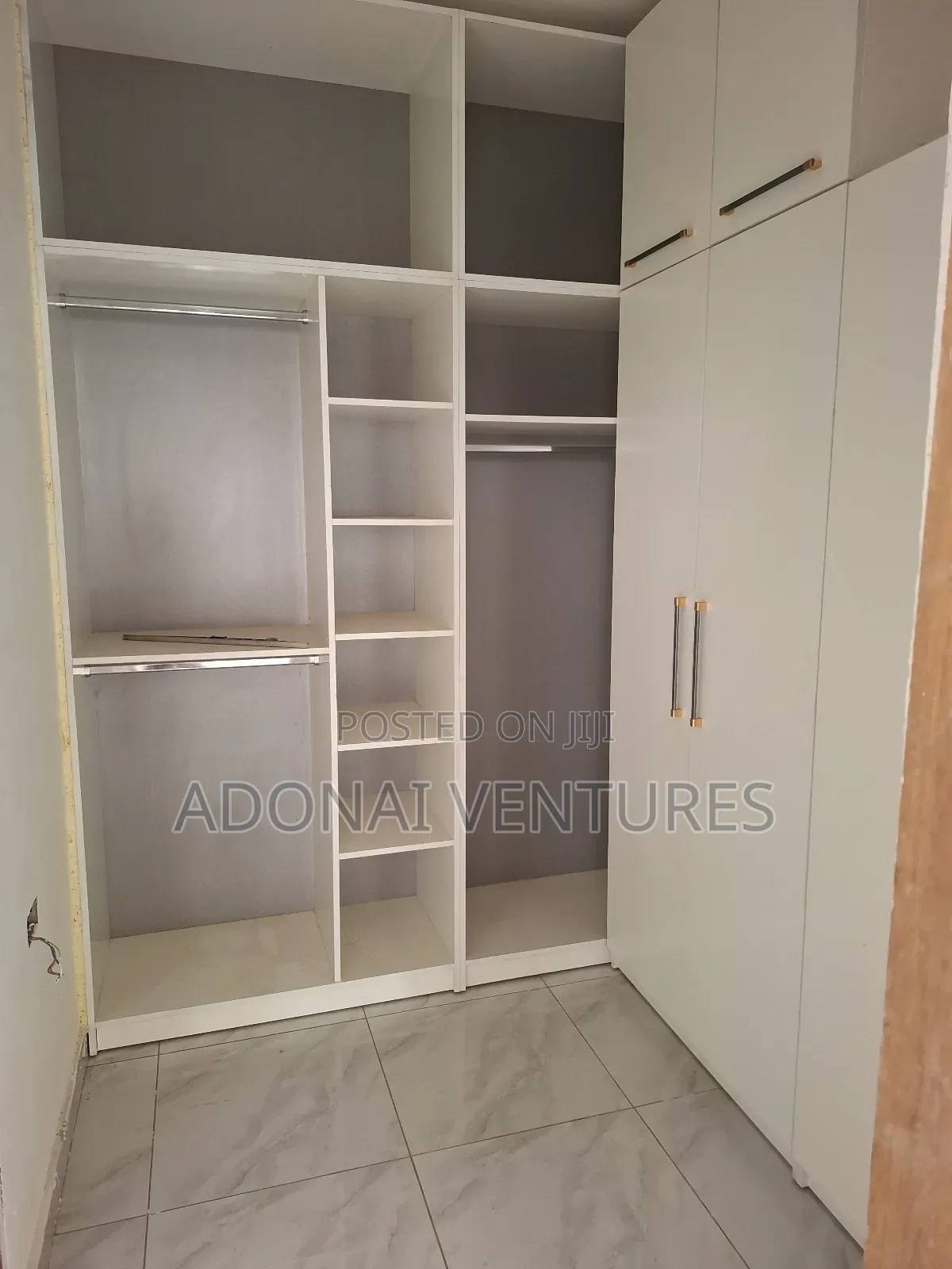 4bdrm House in Ahodwo  Parakou, Kumasi Metropolitan for sale