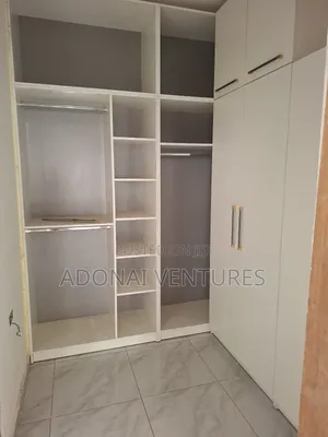 4bdrm House in Ahodwo  Parakou, Kumasi Metropolitan for sale