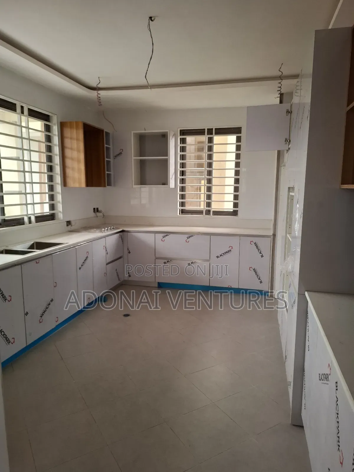 4bdrm House in Ahodwo  Parakou, Kumasi Metropolitan for sale
