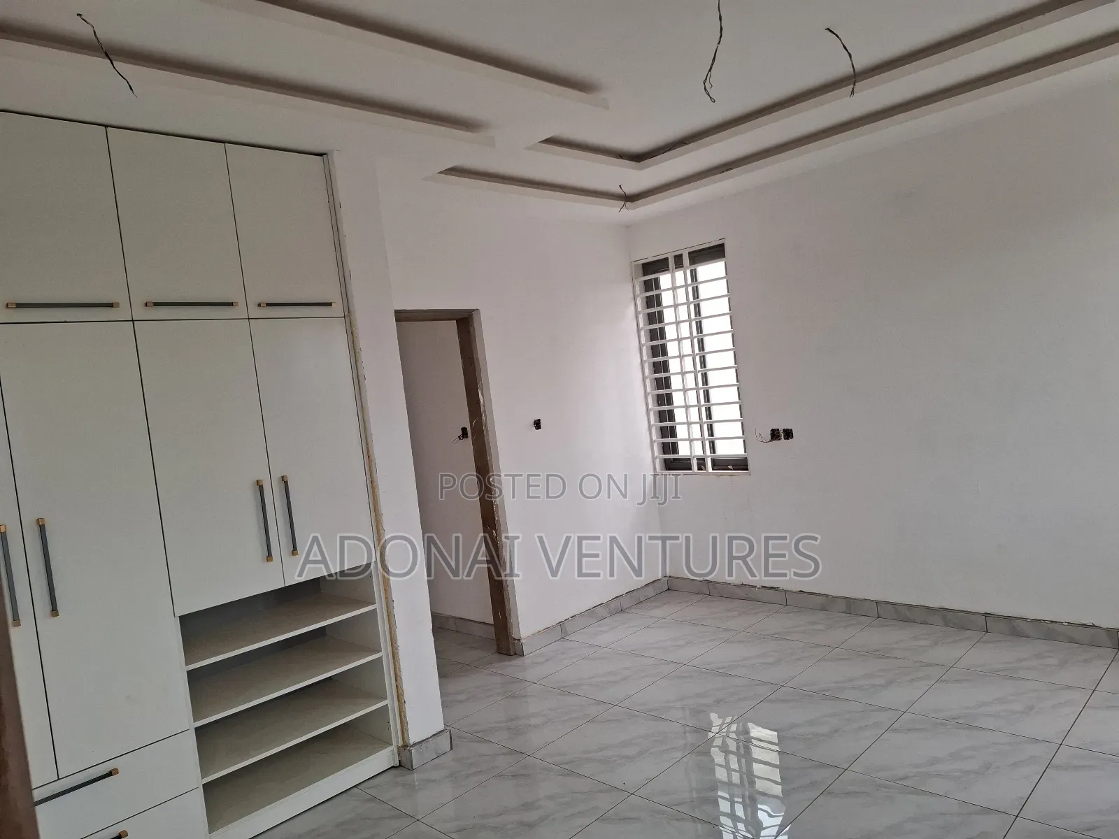 4bdrm House in Ahodwo  Parakou, Kumasi Metropolitan for sale