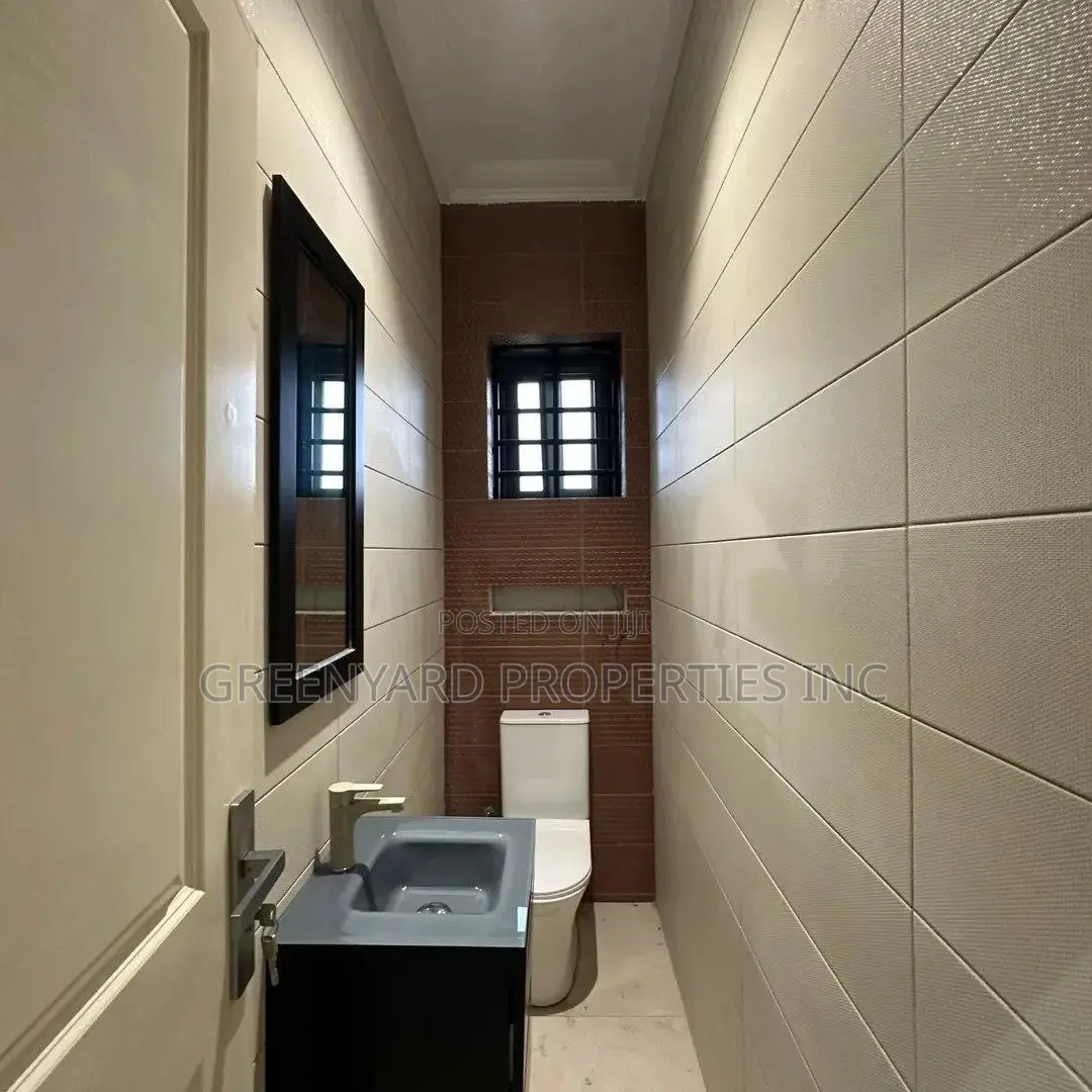 4bdrm House in Lakeside for sale