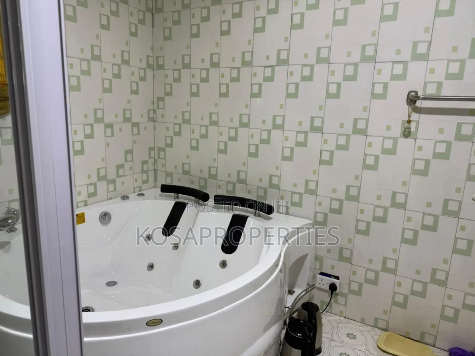 8bdrm House in Weija Medium for sale