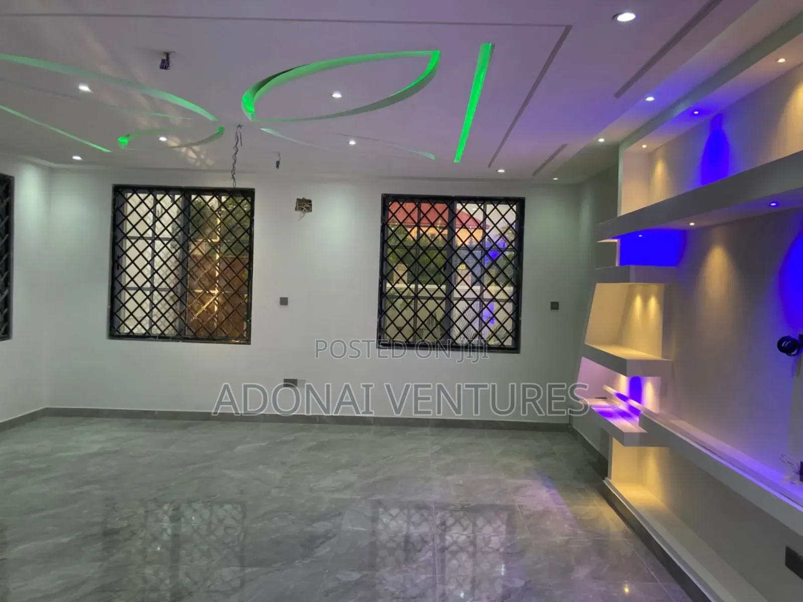 7bdrm House in Atasomanso, Kumasi Metropolitan for sale
