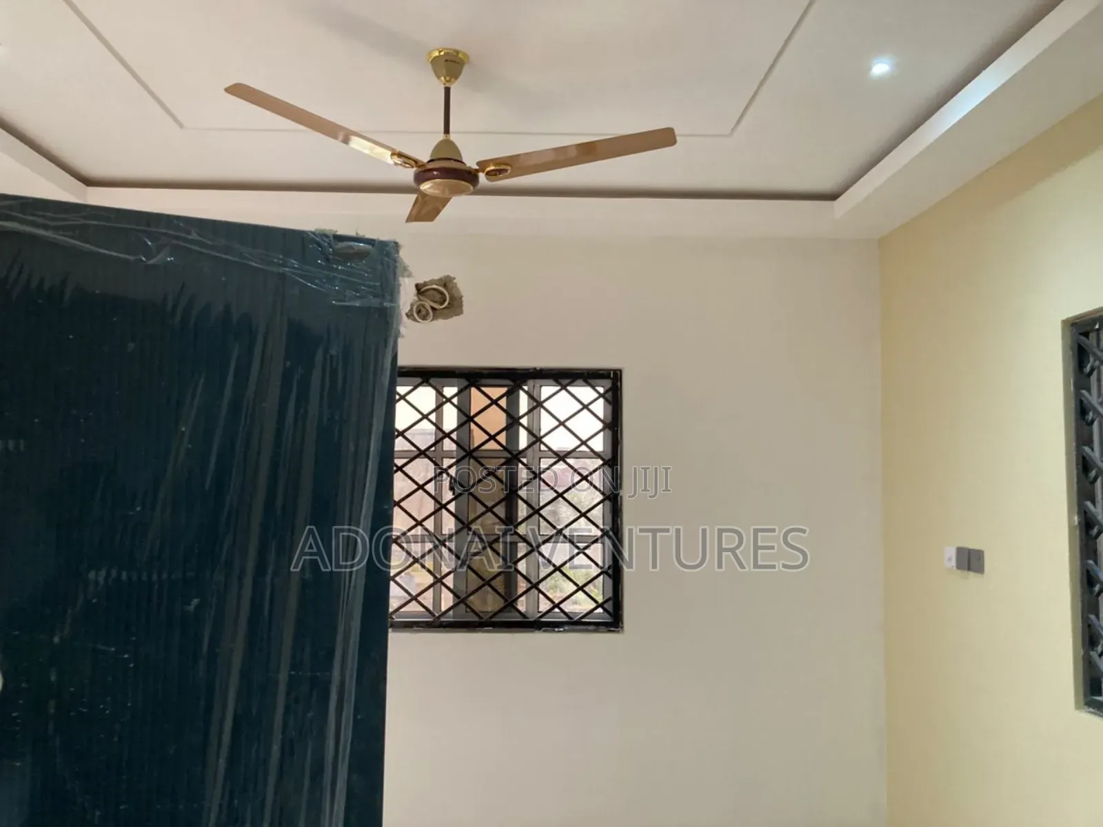7bdrm House in Atasomanso, Kumasi Metropolitan for sale