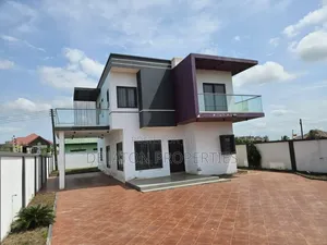 4bdrm House in Ket, Tema Metropolitan for sale