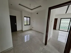 4bdrm House in Ket, Tema Metropolitan for sale