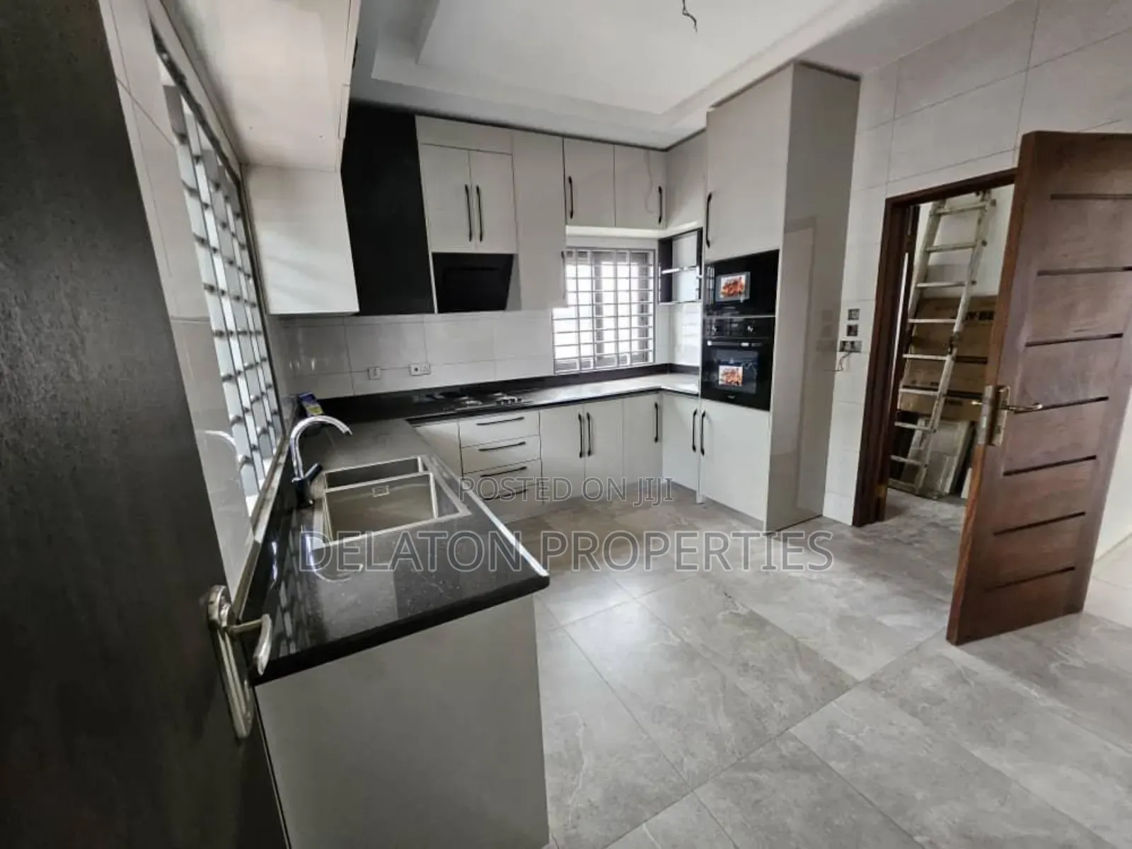 4bdrm House in Ket, Tema Metropolitan for sale