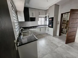 4bdrm House in Ket, Tema Metropolitan for sale