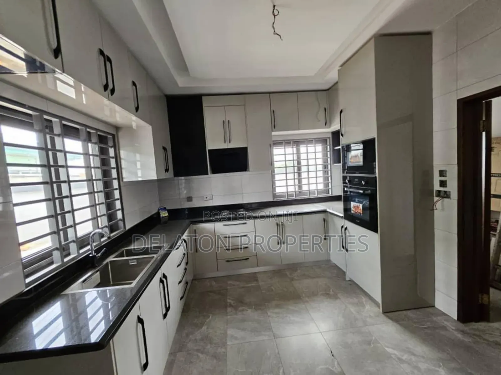 4bdrm House in Ket, Tema Metropolitan for sale
