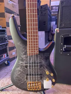 Soundgear By Ibanez Active Bass Guitar (Black And Ash Grey)