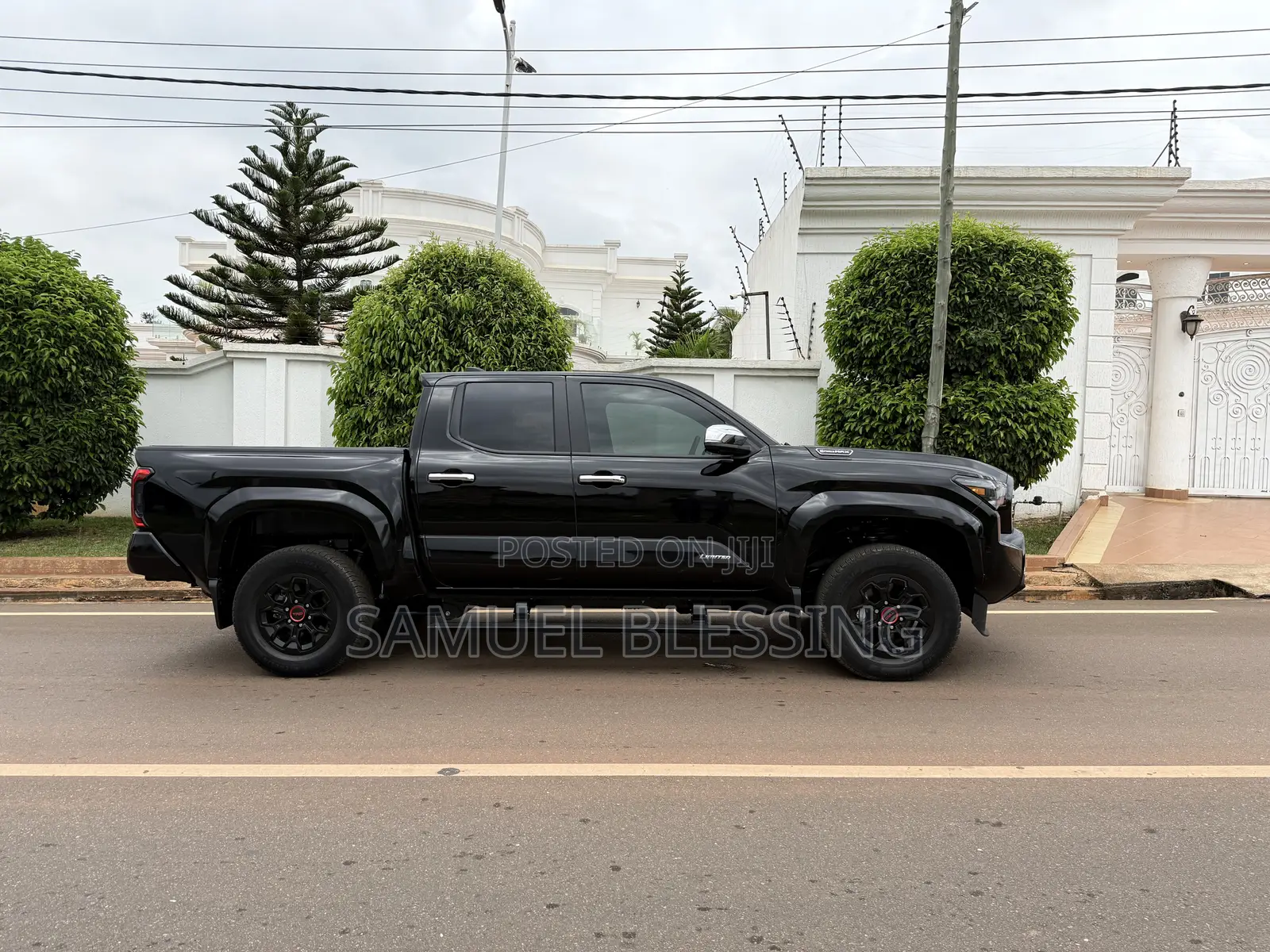 Toyota Tacoma 2025 Black