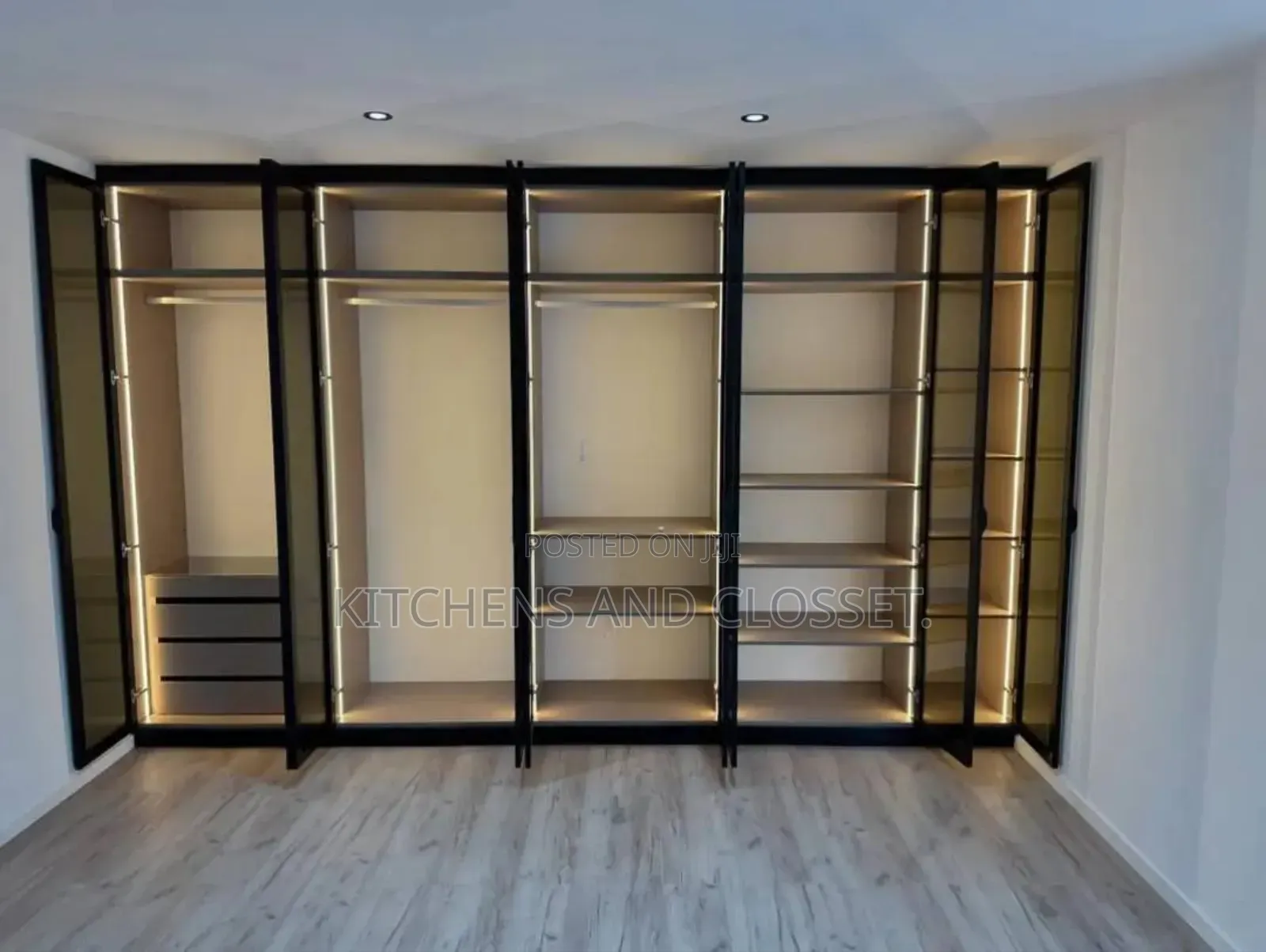 Luxurious Walk-in Closset