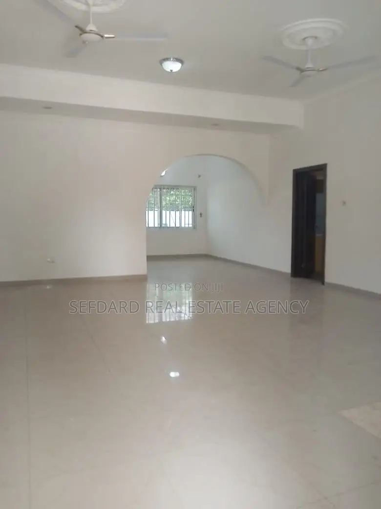 6bdrm House in Amasaman for sale