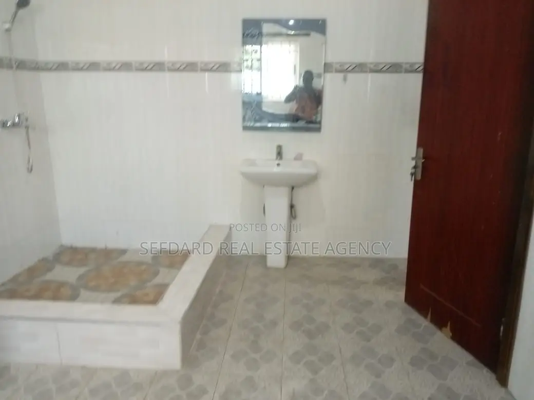 6bdrm House in Amasaman for sale
