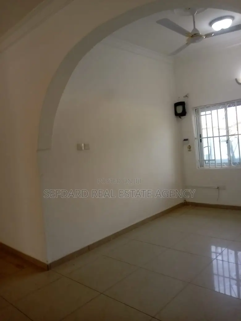6bdrm House in Amasaman for sale