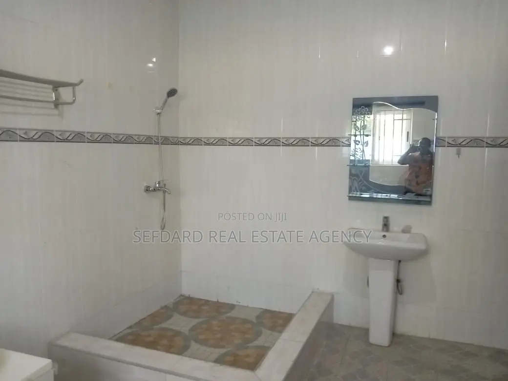 6bdrm House in Amasaman for sale