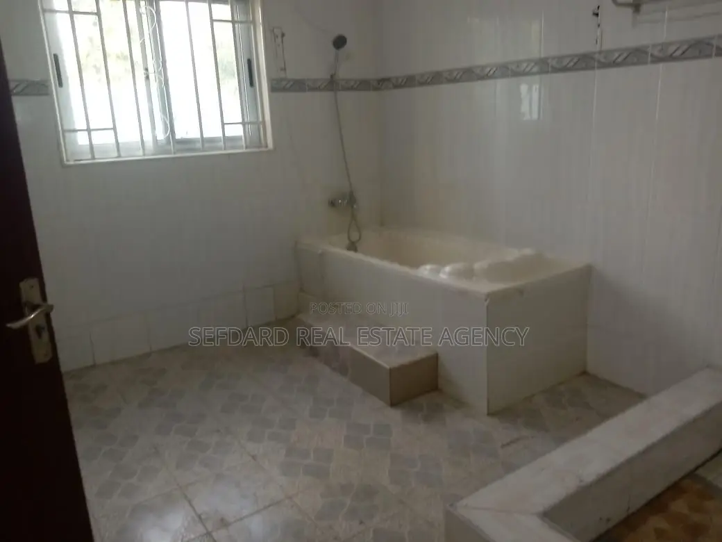 6bdrm House in Amasaman for sale