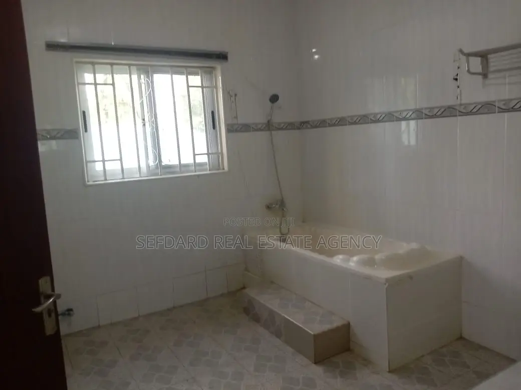 6bdrm House in Amasaman for sale