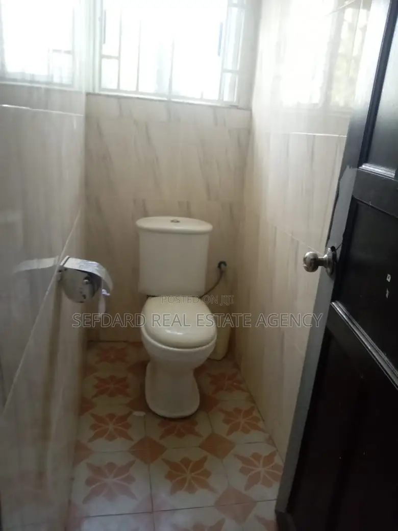 6bdrm House in Amasaman for sale