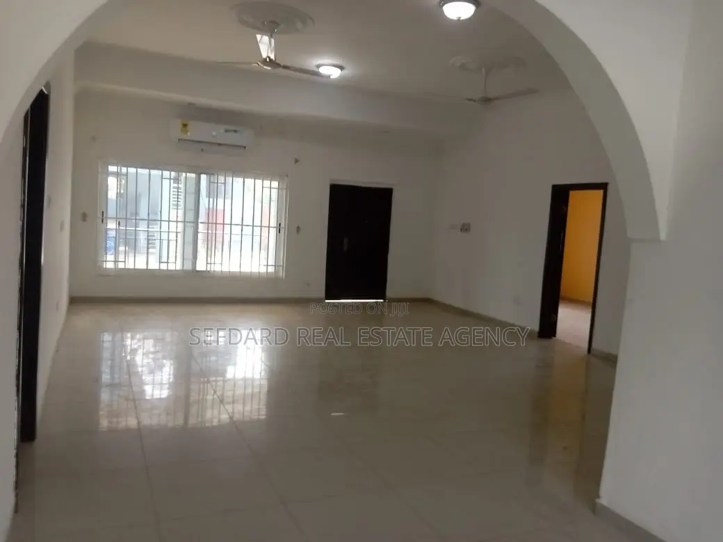 6bdrm House in Amasaman for sale