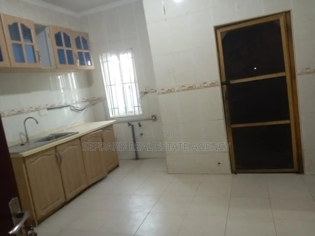 6bdrm House in Amasaman for sale