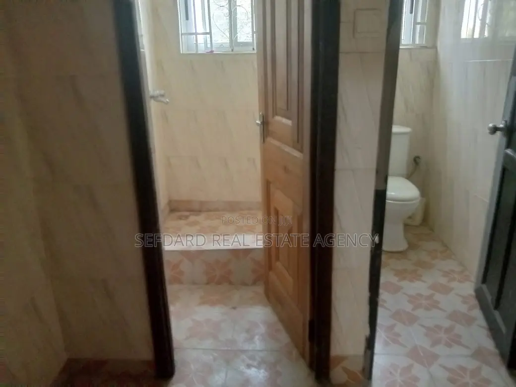 6bdrm House in Amasaman for sale