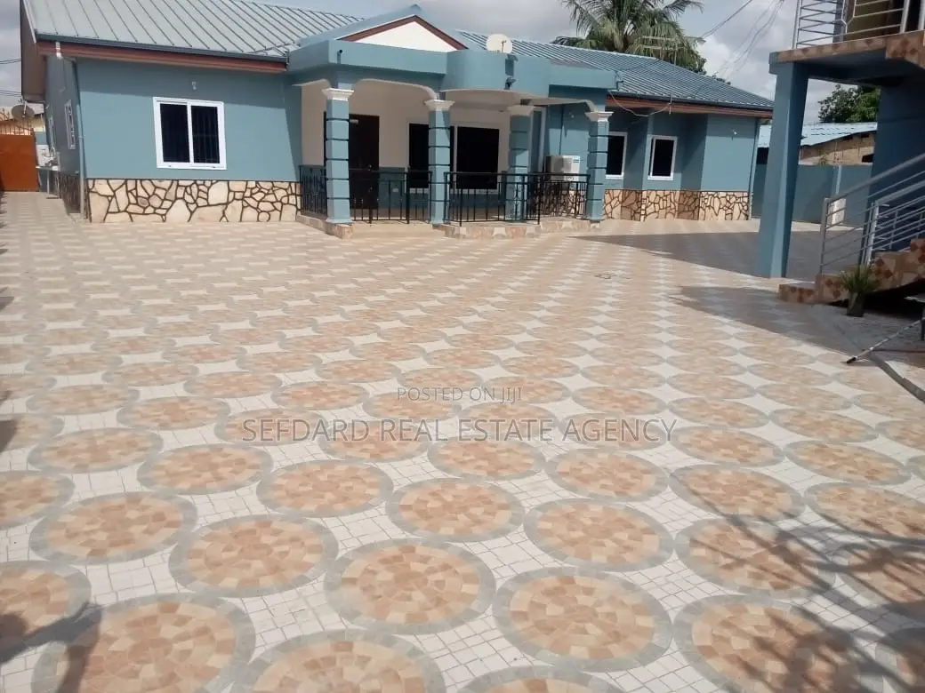 6bdrm House in Amasaman for sale