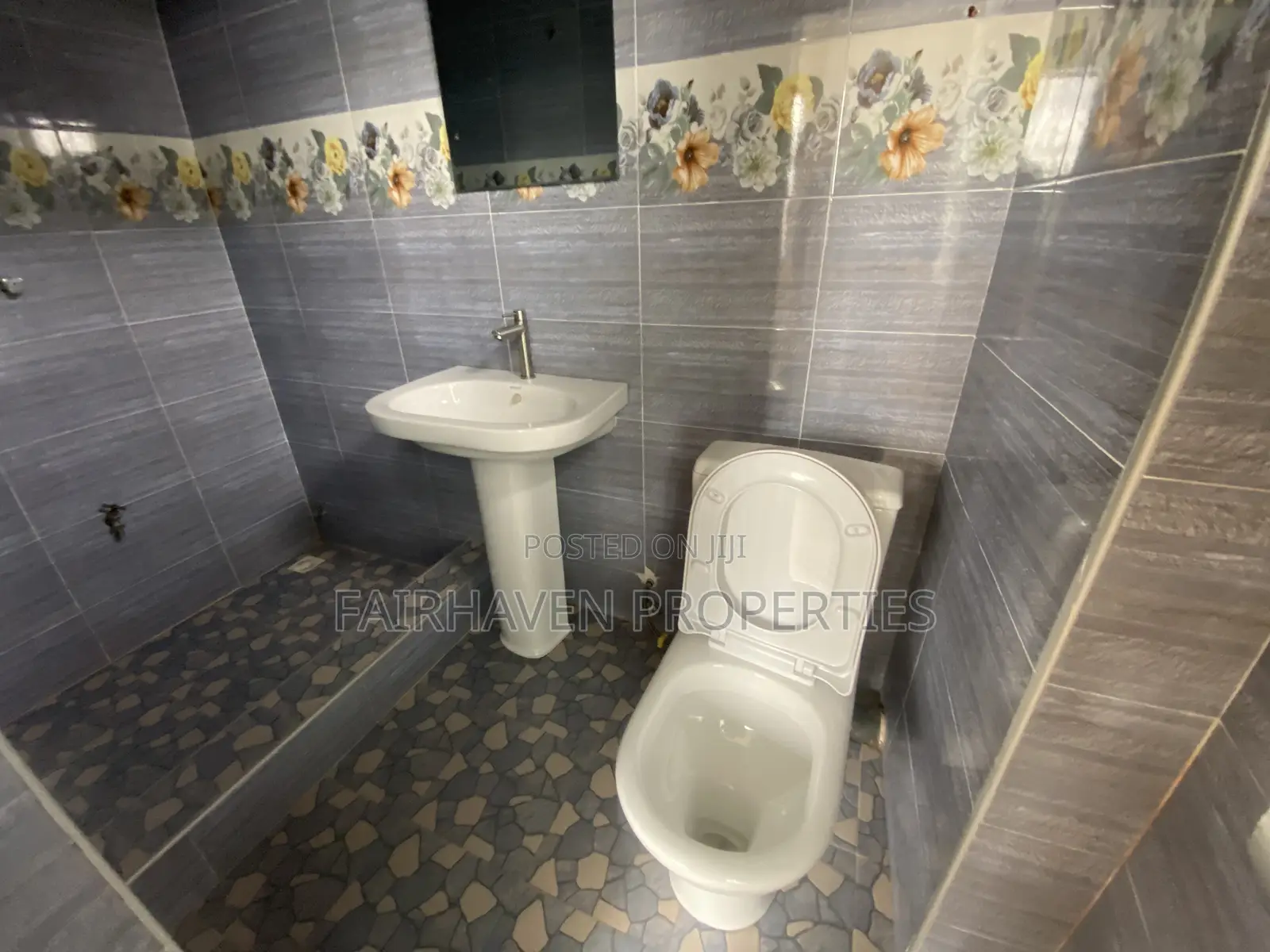 2bdrm Apartment in Bushroad, Teshie for rent