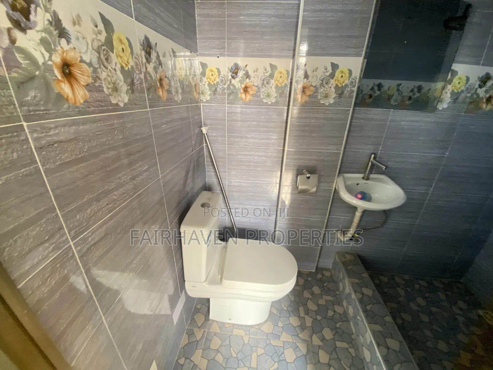 2bdrm Apartment in Bushroad, Teshie for rent