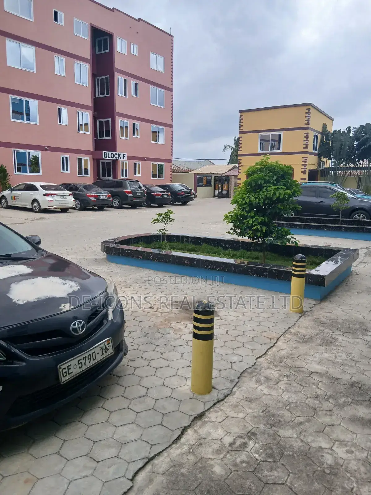 1bdrm Duplex in De-Icons Real Estate, Awutu Senya East Municipal
