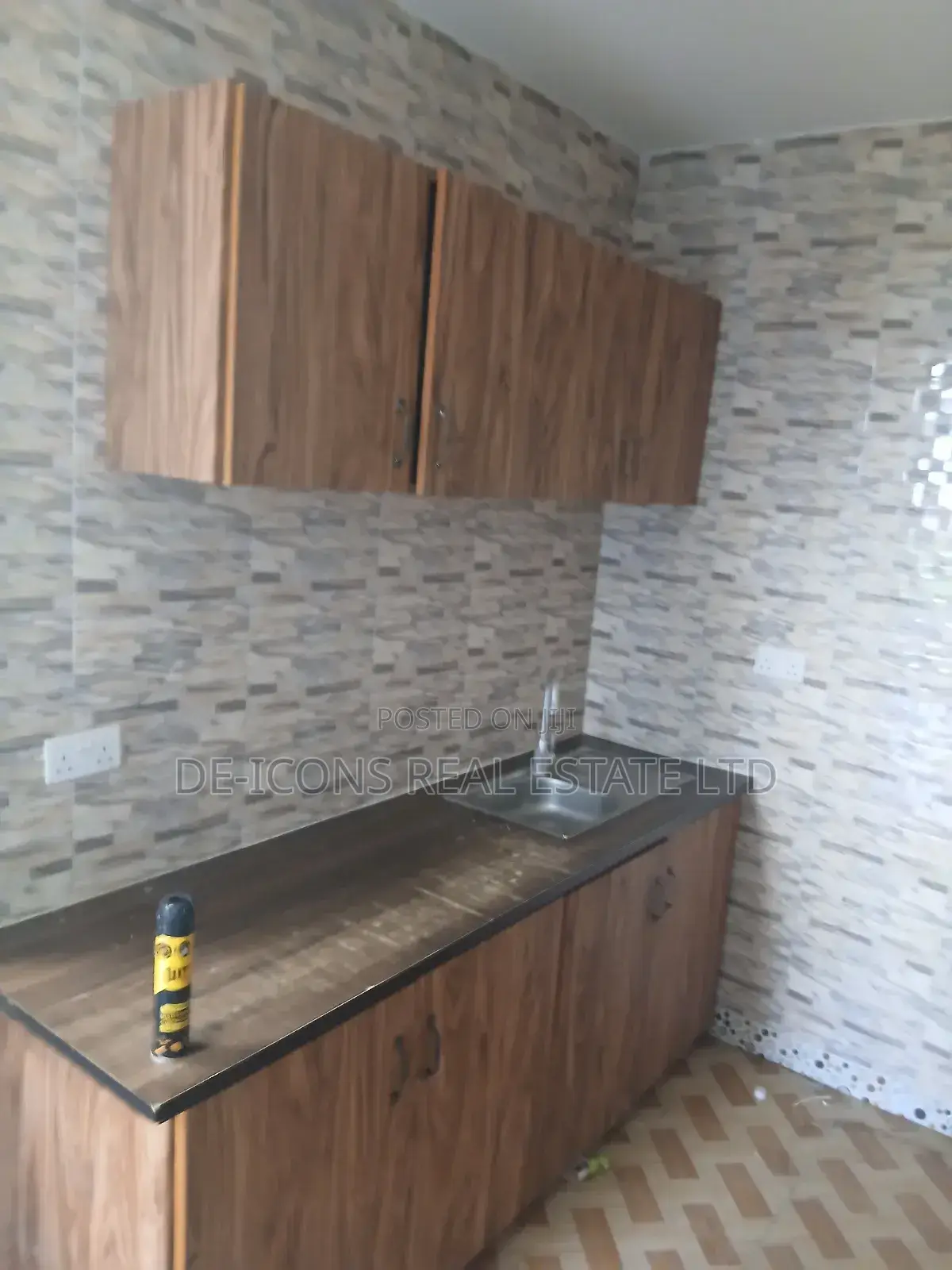 1bdrm Duplex in De-Icons Real Estate, Awutu Senya East Municipal