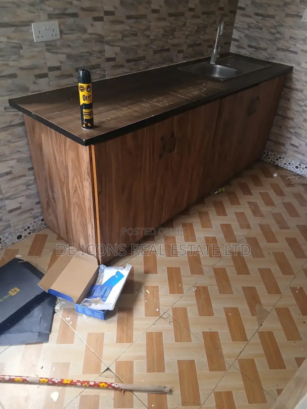 1bdrm Duplex in De-Icons Real Estate, Awutu Senya East Municipal